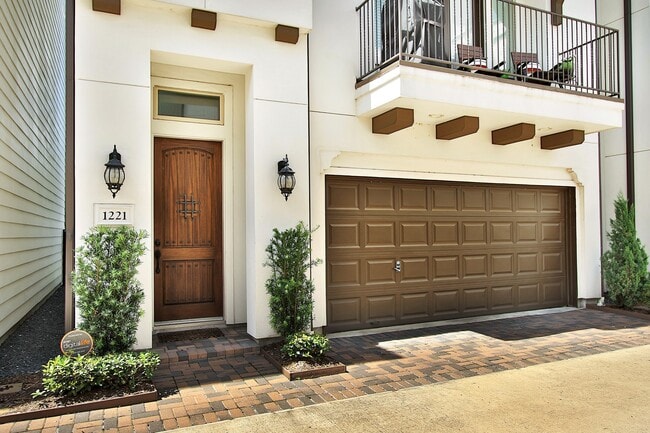 Building Photo - 1221 Bonner St