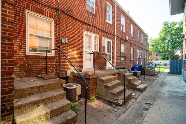 Building Photo - 83 W 1st Ave