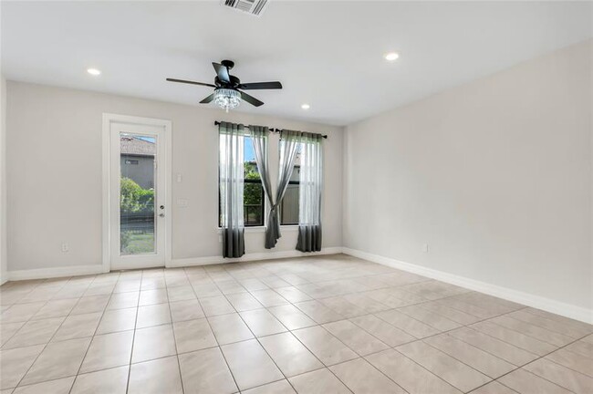 Building Photo - 4828 Chantilly Rd