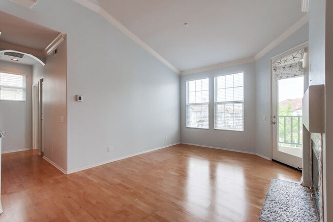 Building Photo - ***Available for move in on June 30, 2025*...