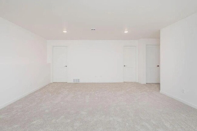 Building Photo - 1517 KEYSTONE CIR NE