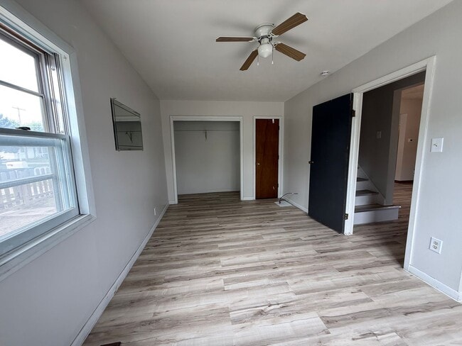 Building Photo - **Move in Ready** 3 bedroom close to downtown!