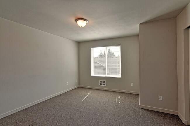 Building Photo - 10610 14th Dr SE