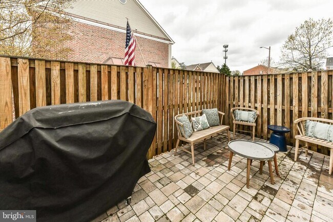 Building Photo - 6109 Madison Crest Ct