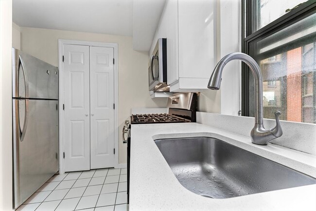 Building Photo - 170 Tremont St