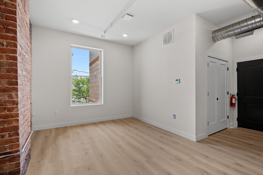 Building Photo - 266 E Michigan Ave