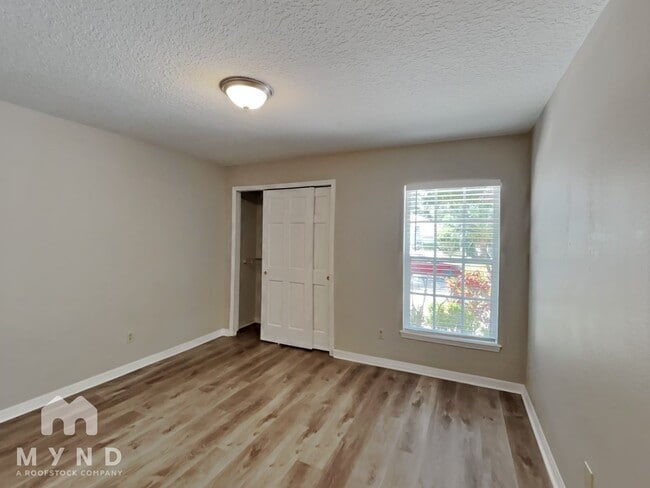 Building Photo - 6041 Spring Creek Ct