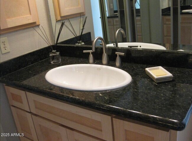 Building Photo - 2644 W Desert Cove Ave