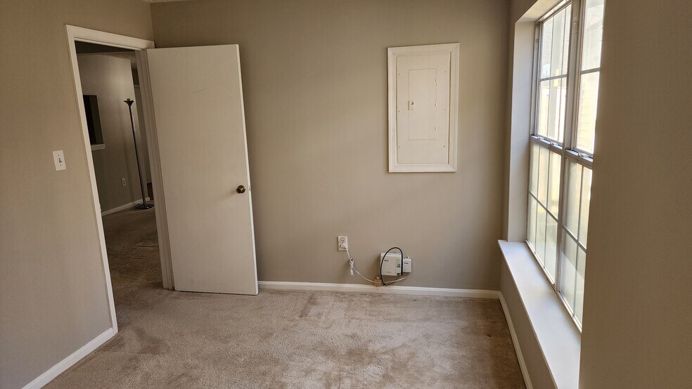 Building Photo - 134 Azalea Ct