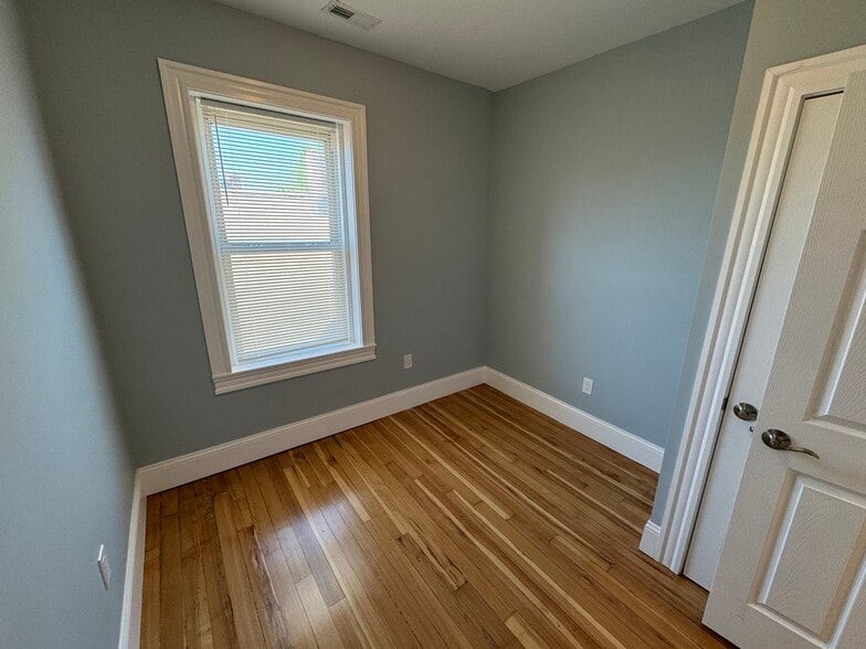 Building Photo - 31 Cameron Ave