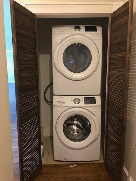 Building Photo - 1334 N Laura St