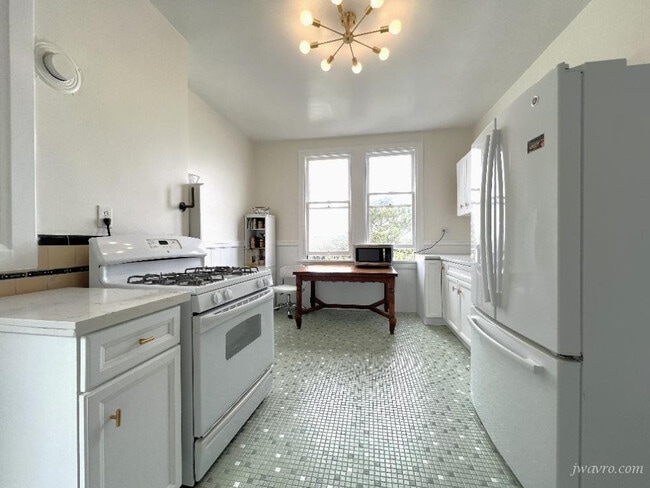 Building Photo - 250-254-254 Carl St