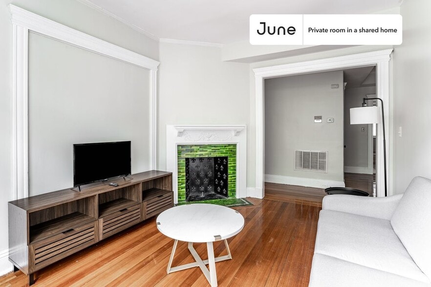 Building Photo - Room in Shared 4 bed/2 bath home