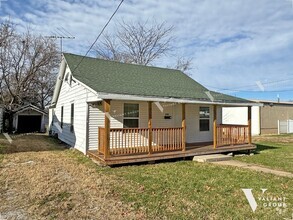 Building Photo - Charming Ranch-Style, Three-Bedroom, One-B...