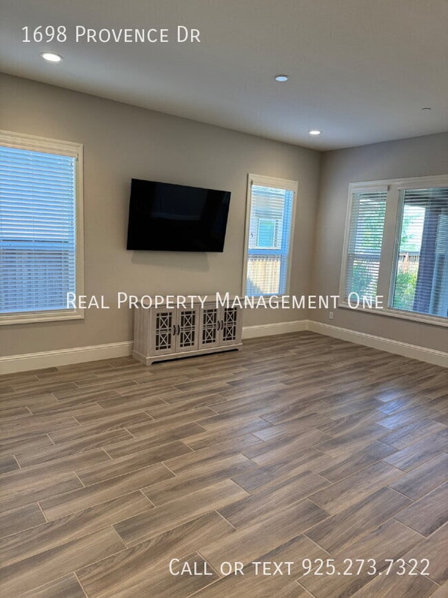 Building Photo - 1698 Provence Ln