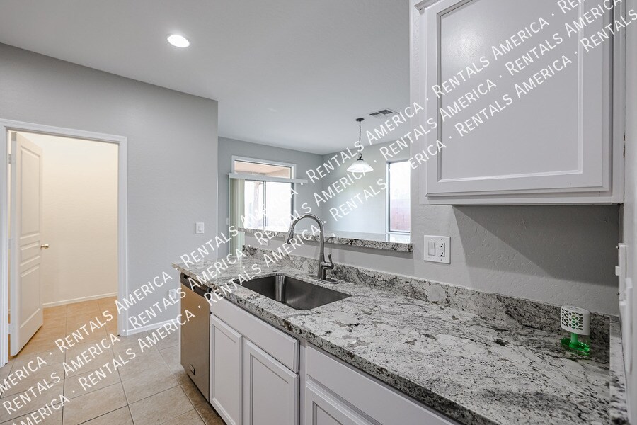 Building Photo - 7012 W Alta Vista Rd