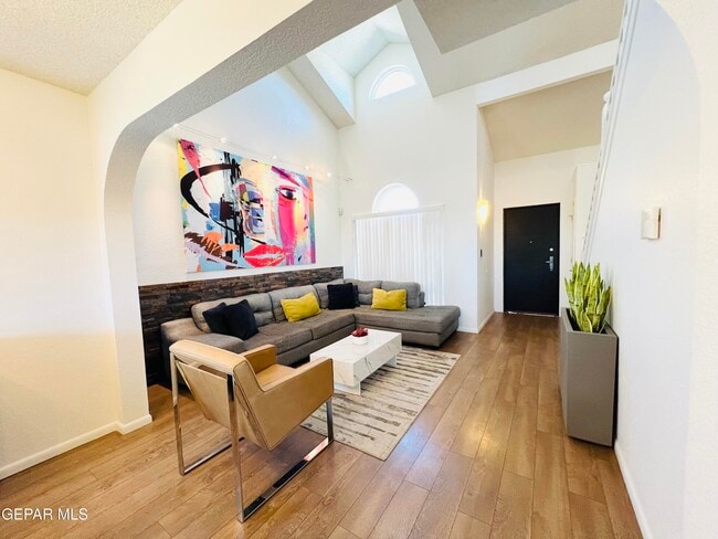 Building Photo - 7804 Plaza Blanca St
