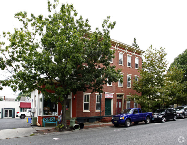 Building Photo - 346 Farnsworth Ave