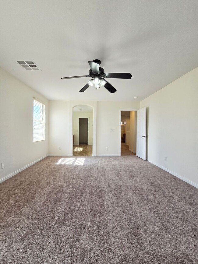 Building Photo - Spacious 4 Bed Home with Loft & 3-Car Garage