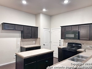 Building Photo - 565 Creekside Cir