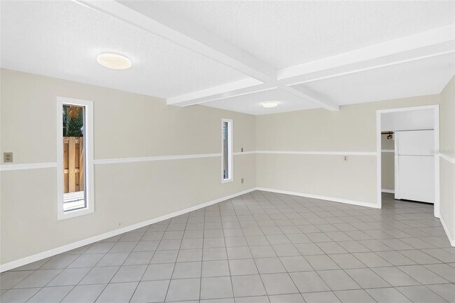 Building Photo - 4051 N Shell Rd