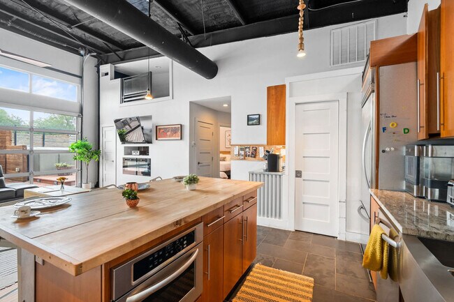 Building Photo - 9801 Mor Dr