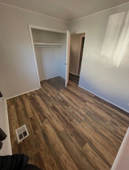 Building Photo - 439 Rosewood Ct