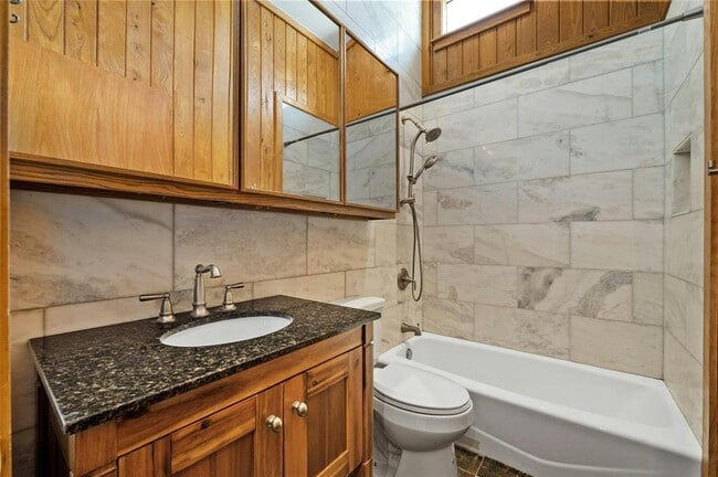 Building Photo - 2107 Rain Water Dr