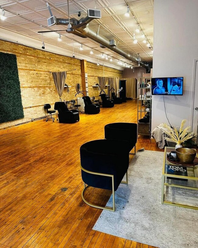 Building Photo - 330 Main St