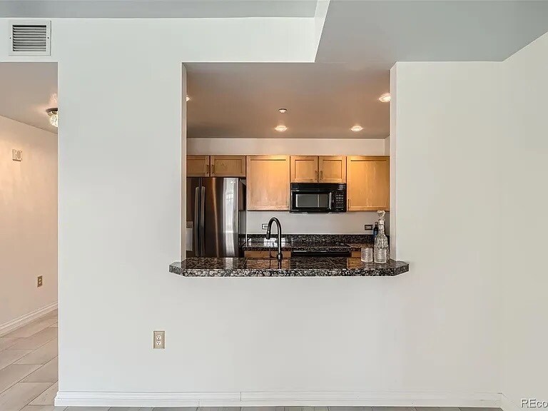 kitchen/living area - 300 W 11th Ave