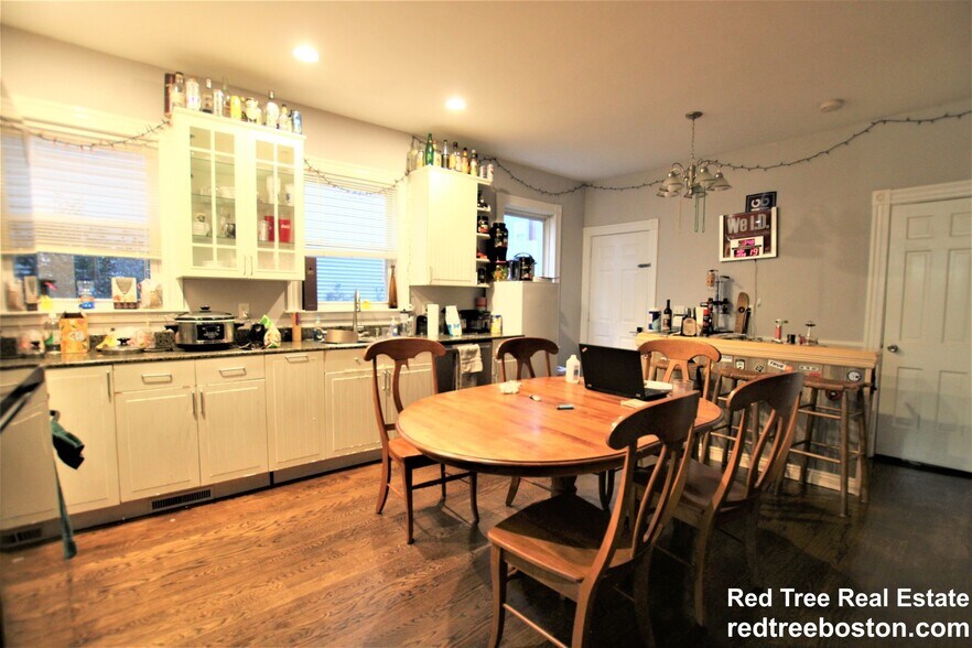 Building Photo - 17 Parker Hill Ave