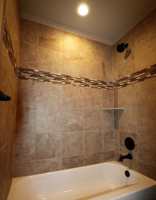 Building Photo - No Water Bill. No Lawn Care. Just Move In. | 3BD/2BA Duplex in Weatherford TX | Ready Now — Act F...
