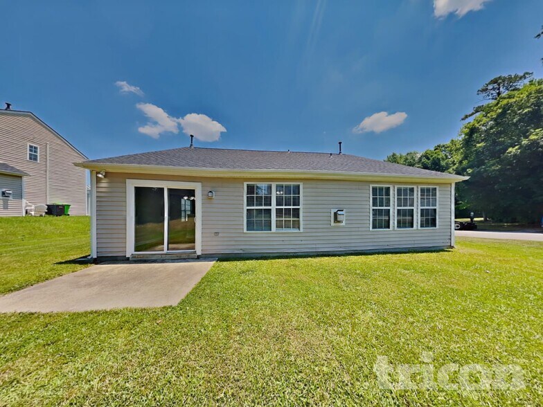 Building Photo - 3120 Riverbrooke Dr