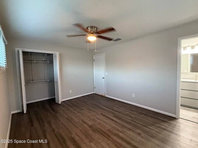 Building Photo - 1170 Molaki Dr