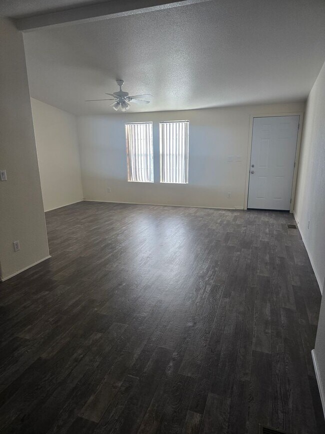 Building Photo - 1915 N Park Ave