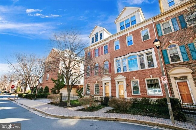 Building Photo - 1053 N Stuart St