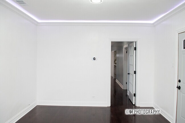 Building Photo - 2026 W McLean Ave