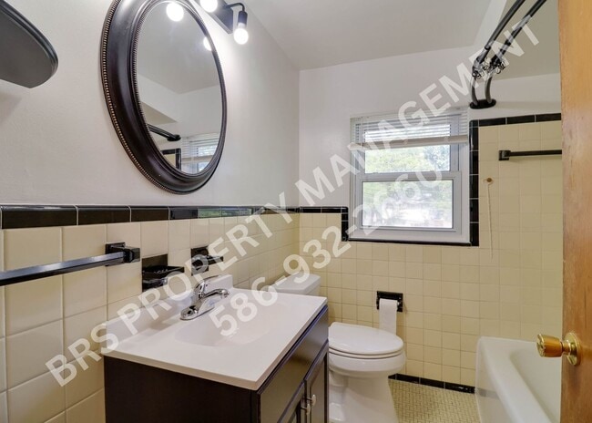Building Photo - 2 bedroom duplex unit