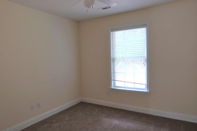 Building Photo - 312 Sprucewood Ct