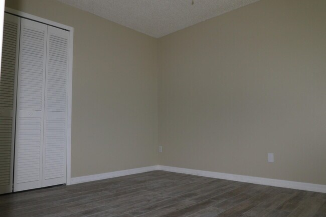 Building Photo - 1510 W Riviera Dr