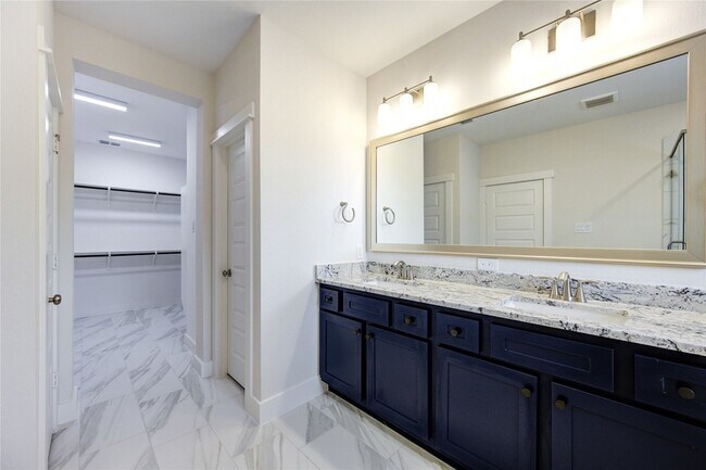 Building Photo - 16032 Mason Run Dr