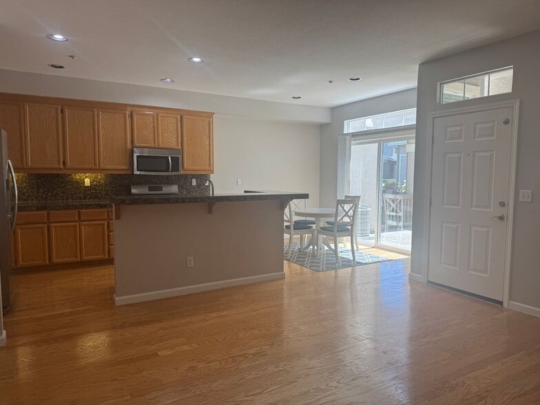 Building Photo - 3162 Golden Crest Common