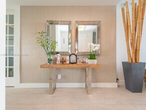 Building Photo - 1300 Brickell Bay Dr