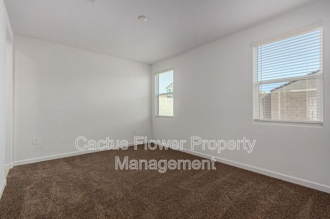Building Photo - 2037 W Shelly Ave