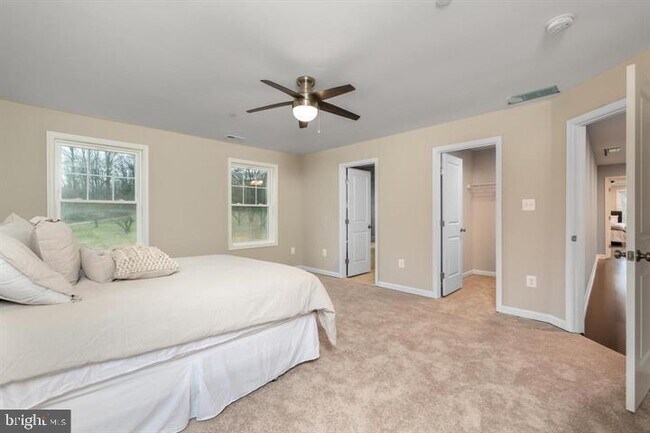 Building Photo - 1201 Regal Ln