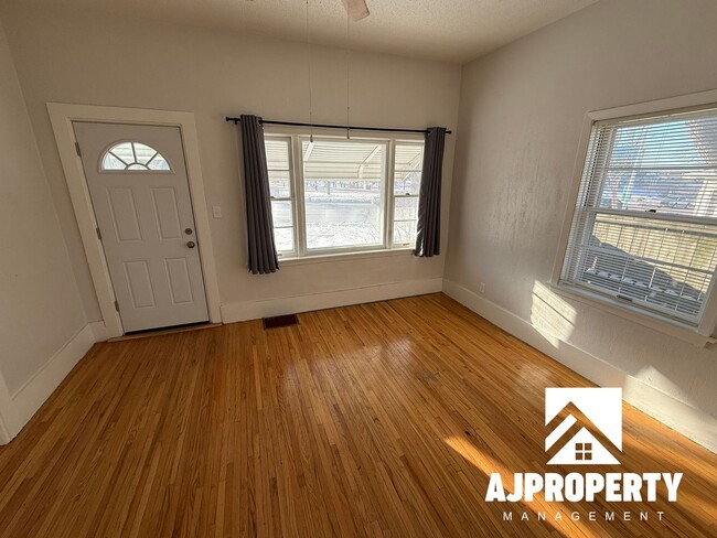 Building Photo - 1612 S Cliff Ave