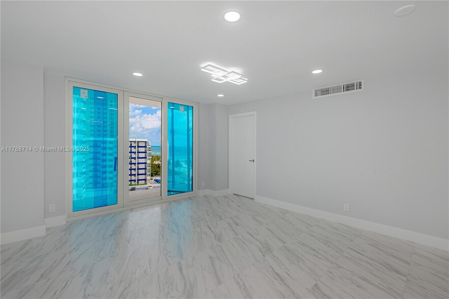 Building Photo - 3180 S Ocean Dr