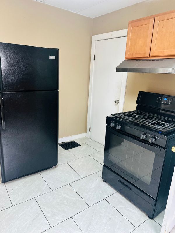 Building Photo - 15 Van Patten St