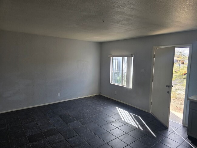 Building Photo - pm0502