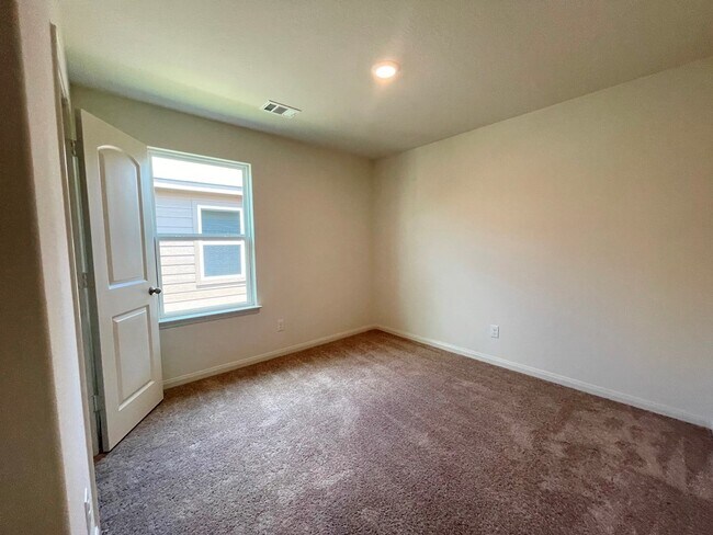 Building Photo - 313 Cres Park Dr